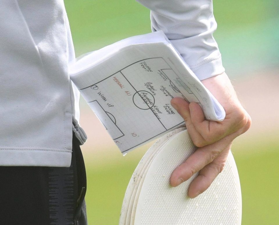 Da kem,  Raheem Sterling nhan bai hoc dat gia o tuyen Anh? anh 1