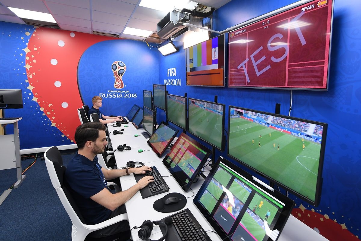 VAR - ke thu va nguoi giu can can cong ly cho World Cup hinh anh