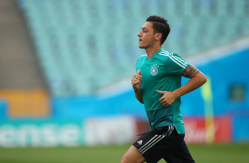 Hay ghet Mesut Oezil khi con co the anh 4