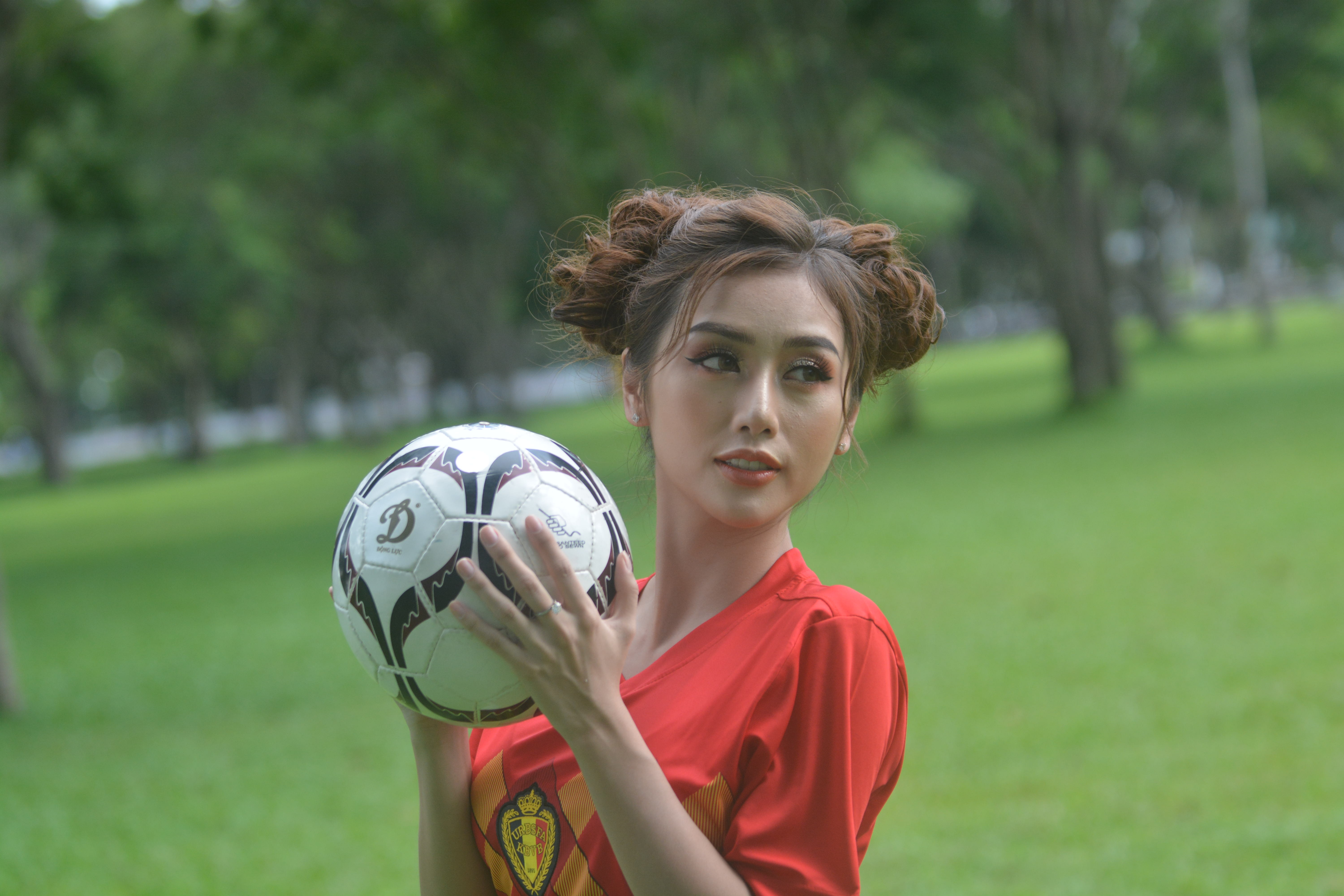 Nu DJ Yuu Quynh Nhi ky vong Anh va Bi choi doi cong hinh anh