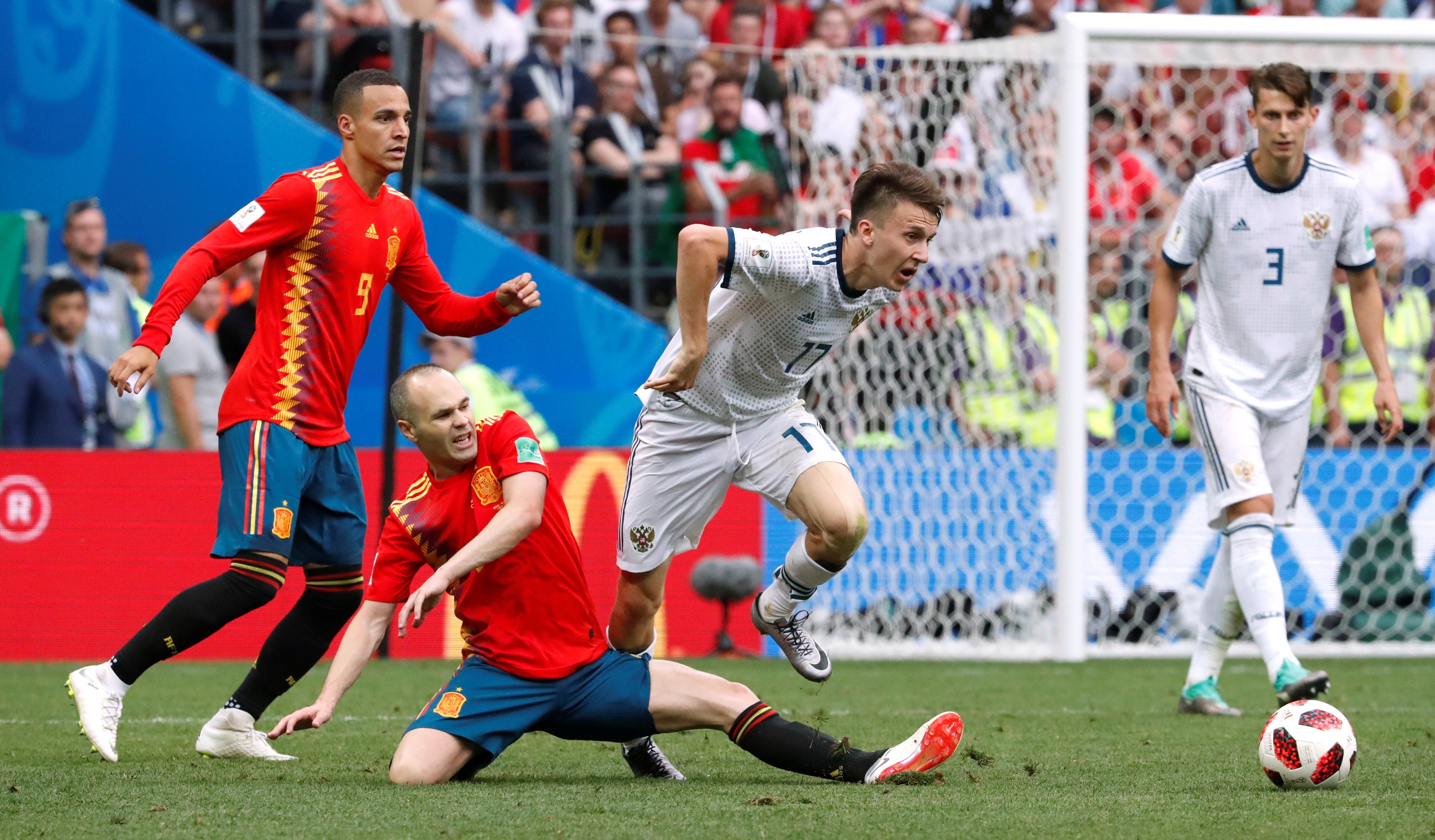 Andres Iniesta va thuyet am muu o Luzhniki anh 2