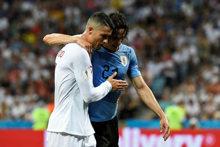 Cavani đi khập khiễng, dễ nghỉ đá trận gặp Pháp ảnh 2 Cavani di khap khieng, de nghi da tran gap Phap anh 2