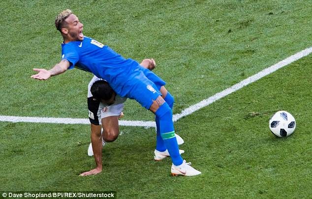 Đặt cạnh Ronaldo 'béo', Neymar mới thấy mình chỉ là sự hổ thẹn ảnh 3 Dat canh Ronaldo 'beo', Neymar moi thay minh chi la su ho then anh 3