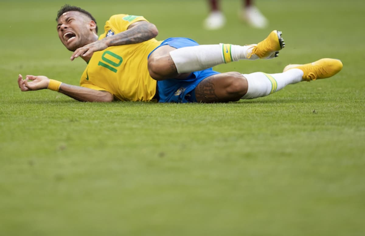 An va qua nhieu, Neymar tro thanh noi ho then cua bong da hinh anh