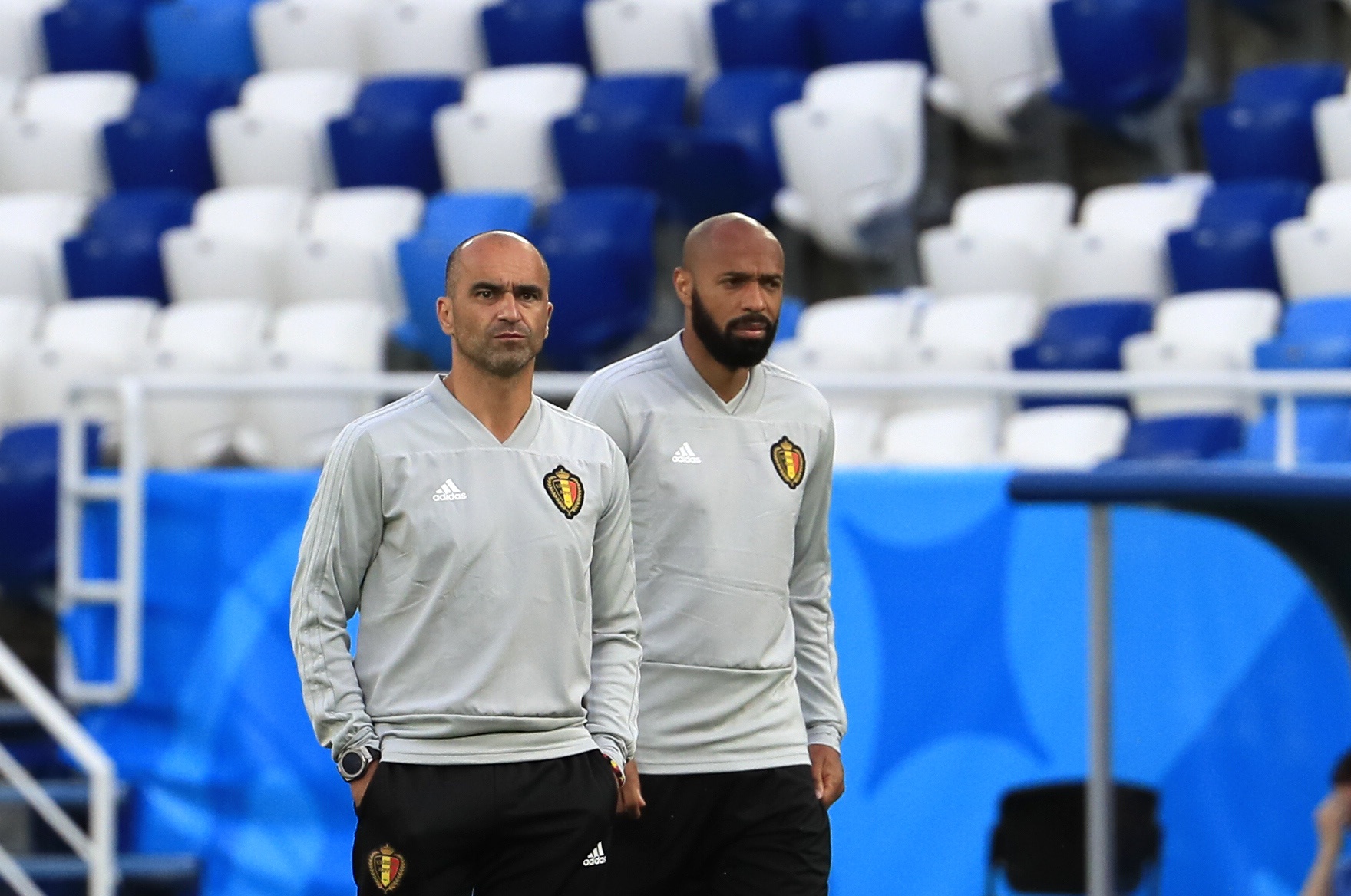 Thierry Henry - Dung trong bong toi thay om tuong lai tuyen Bi anh 3