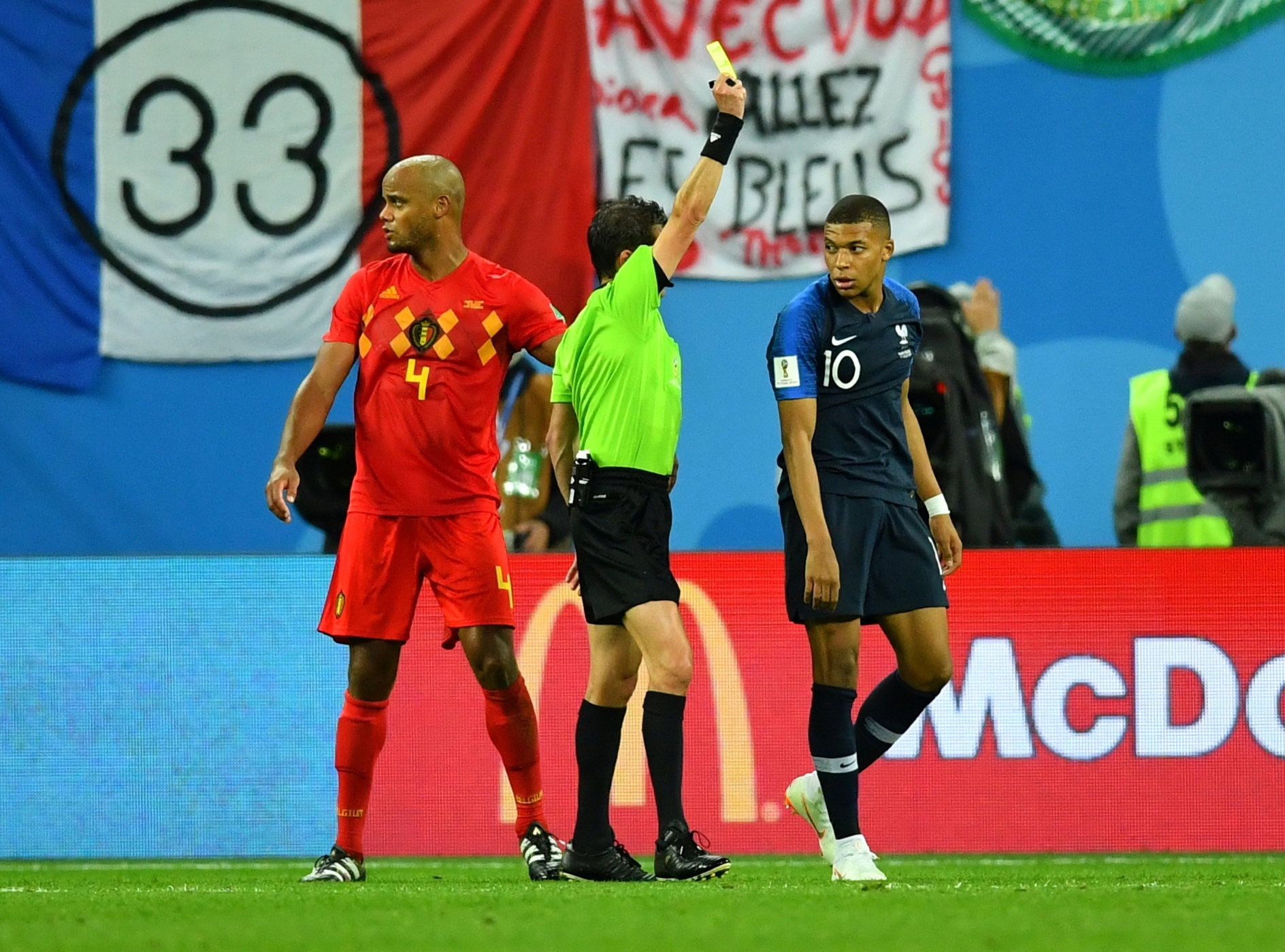 Kylian Mbappe 'dien tro': Co gi phai len an anh 3