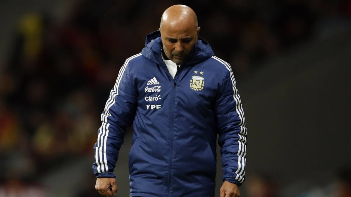 Tuyen Argentina hon loan: HLV Sampaoli khang lenh Lien doan hinh anh