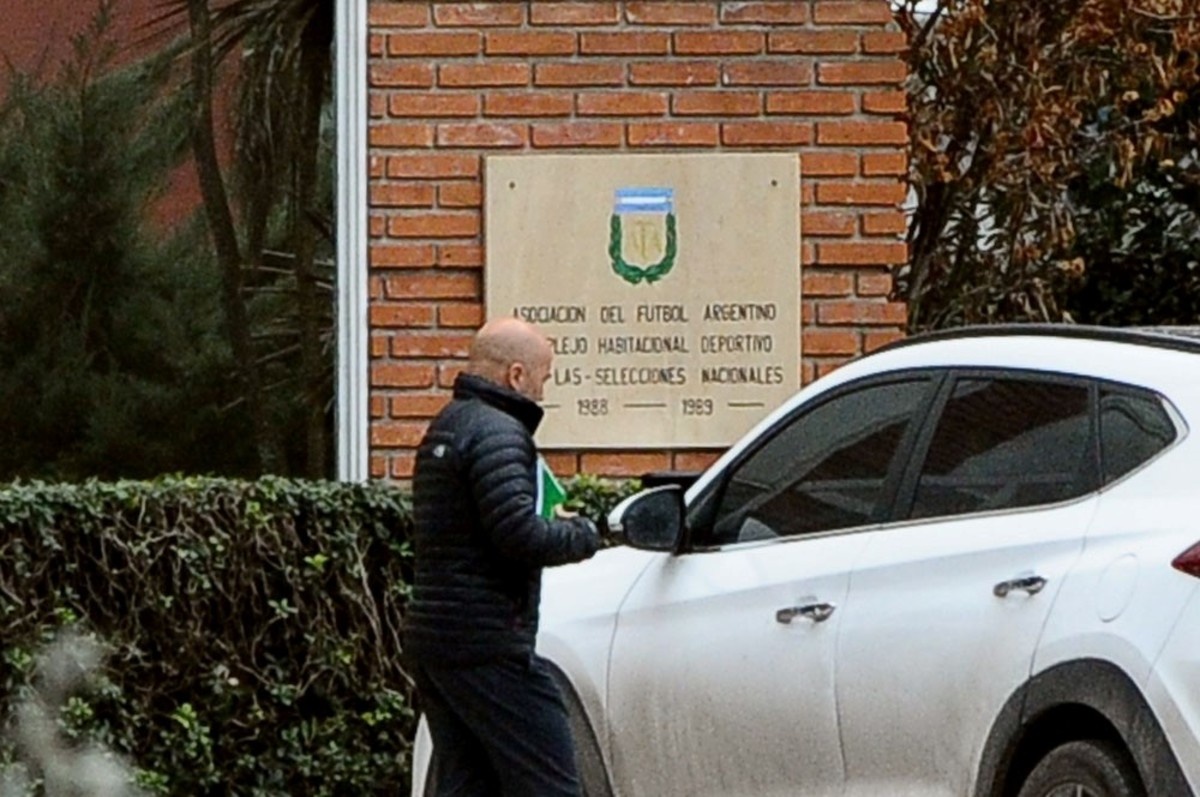 Tuyen Argentina hon loan: HLV Sampaoli khang lenh Lien doan anh 2