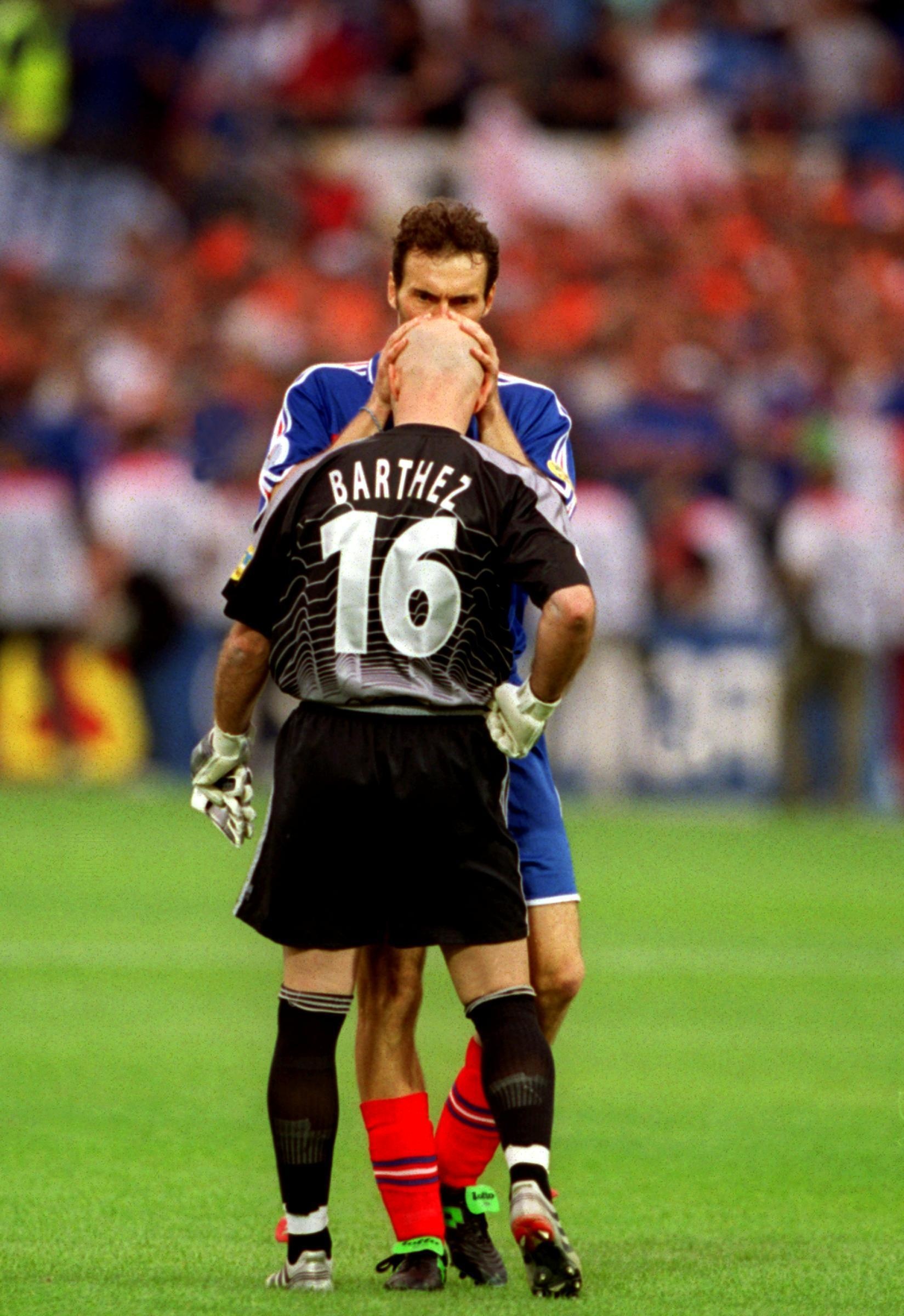 Chuyen chua biet ve 'than may man' Adil Rami cua tuyen Phap anh 2