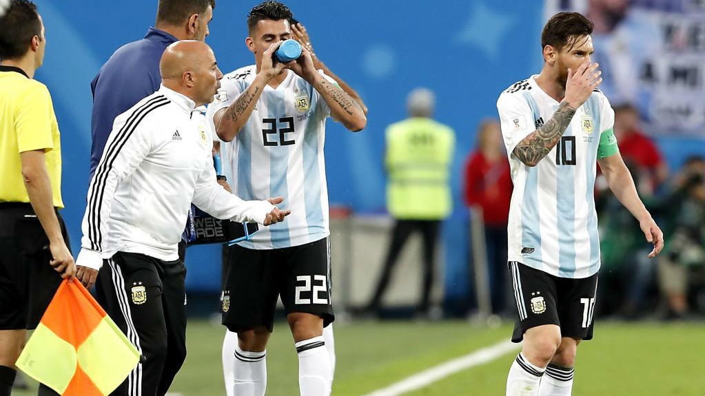 Messi nói thẳng HLV Sampaoli: 'Chúng tôi không còn tin tưởng ông' ảnh 1 Messi noi thang HLV Sampaoli: 'Chung toi khong con tin tuong ong' anh 1