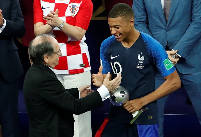Mbappe khien Neymar khong con la 'bat xam pham' o PSG anh 2