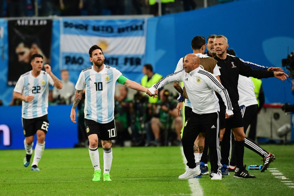 Messi nói thẳng HLV Sampaoli: 'Chúng tôi không còn tin tưởng ông' ảnh 2 Messi noi thang HLV Sampaoli: 'Chung toi khong con tin tuong ong' anh 2