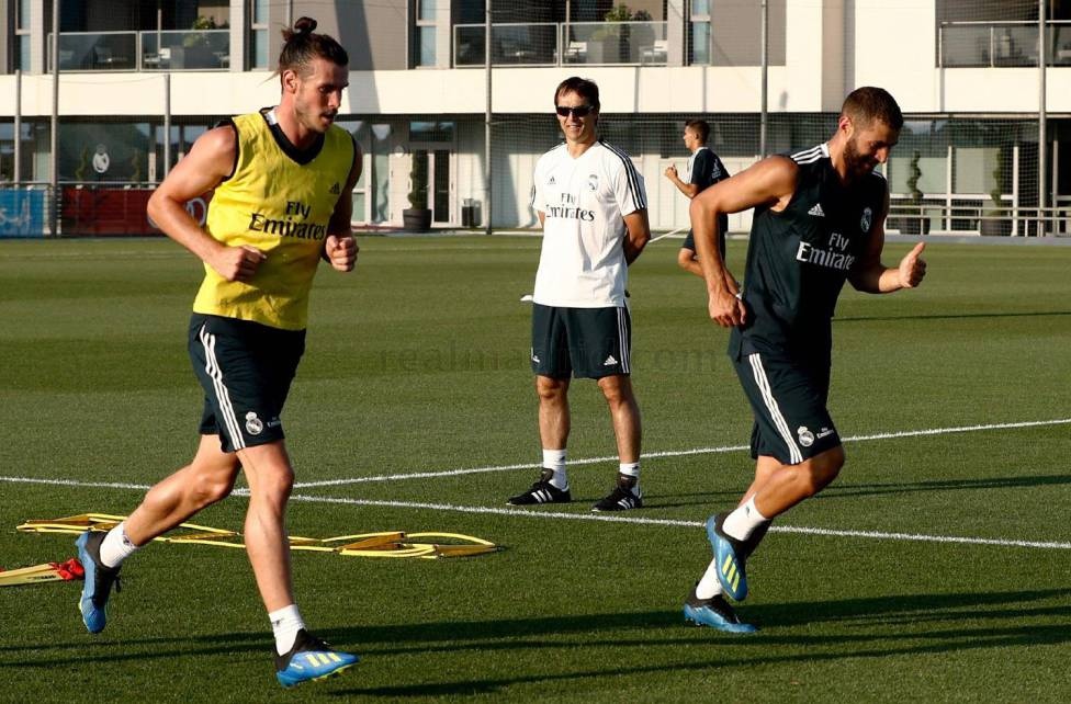 Ronaldo đi, Benzema hết nơi nương náu ảnh 3 Ronaldo di, Benzema het noi nuong nau anh 3