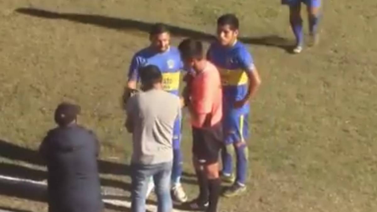 Trong tai Peru dung VAR theo cach 'binh dan' hinh anh