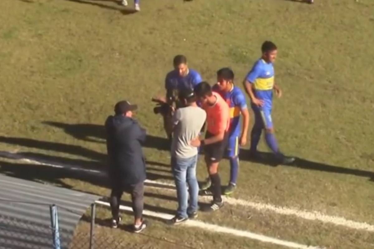 Trong tai Peru dung VAR theo cach 'binh dan' anh 1