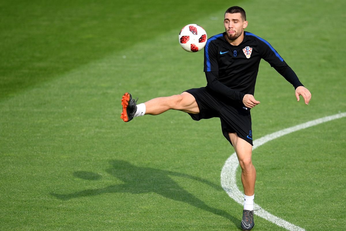 Tien ve A quan World Cup roi vao the 'tien thoai  luong nan' anh 1