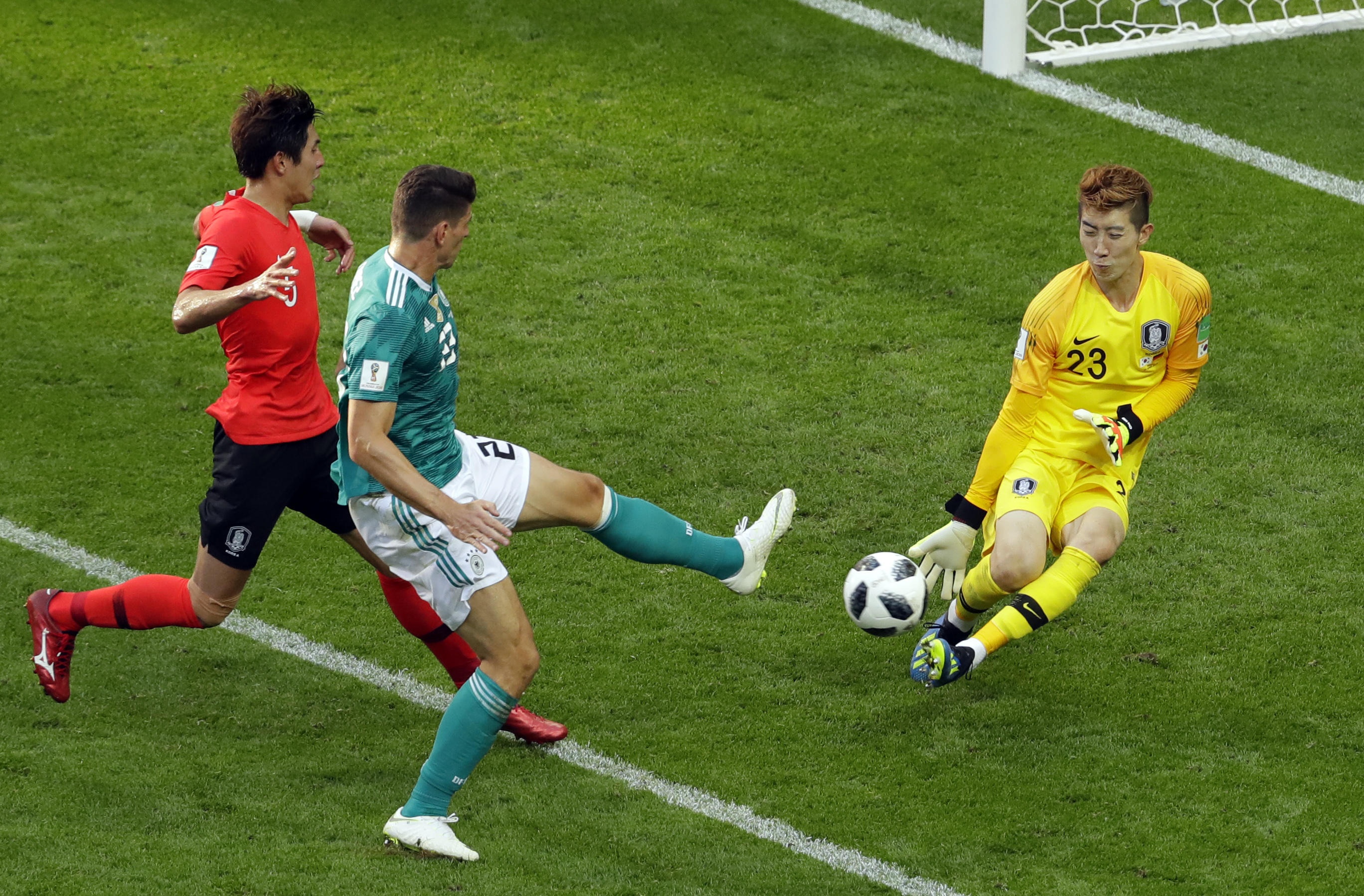 Thủ môn Hàn Quốc tiễn tuyển Đức khỏi World Cup hứa hẹn khuấy đảo ASIAD ảnh 2 Thu mon Han Quoc tien tuyen Duc khoi World Cup hua hen khuay dao ASIAD anh 2