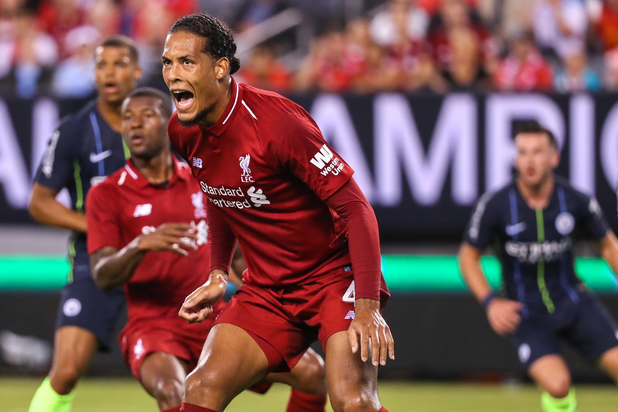 Cản Man City, giờ chỉ có chiếc xe đua Liverpool ảnh 3 Can Man City, gio chi co chiec xe dua Liverpool anh 3