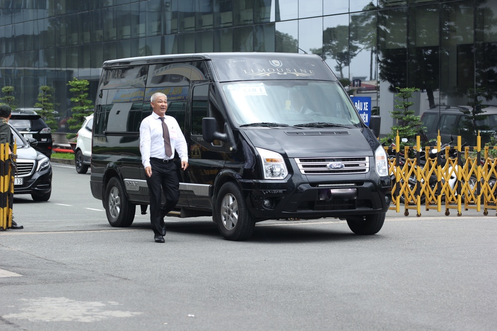 Michael Owen cuoi than thien voi fan Viet Nam tai Sai Gon anh 4