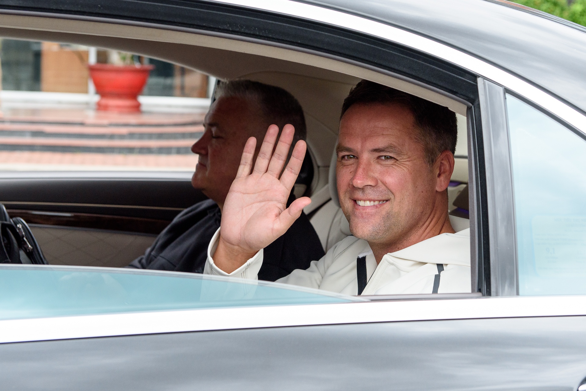 Michael Owen den Viet Nam, duoc an ninh bao ve nghiem ngat hinh anh