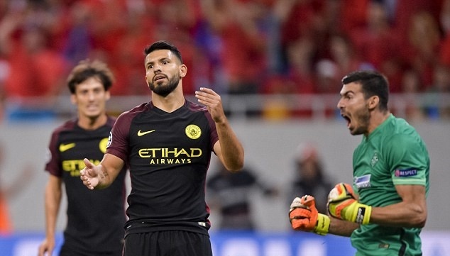 Cong Phuong dung lo, Aguero tung sut hong 2 qua penalty trong tran hinh anh