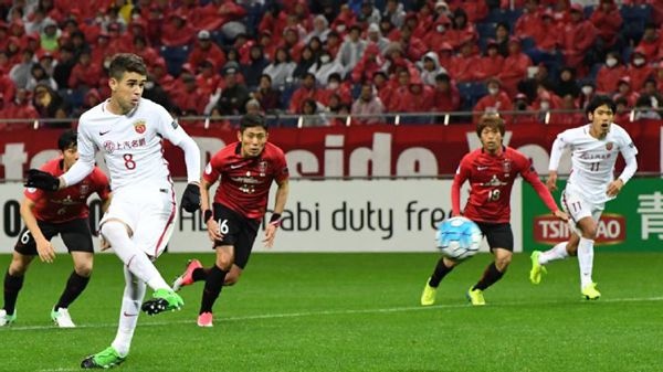 Cong Phuong dung lo,  Sergio Aguero cung tung lo 2 qua 11 m anh 4