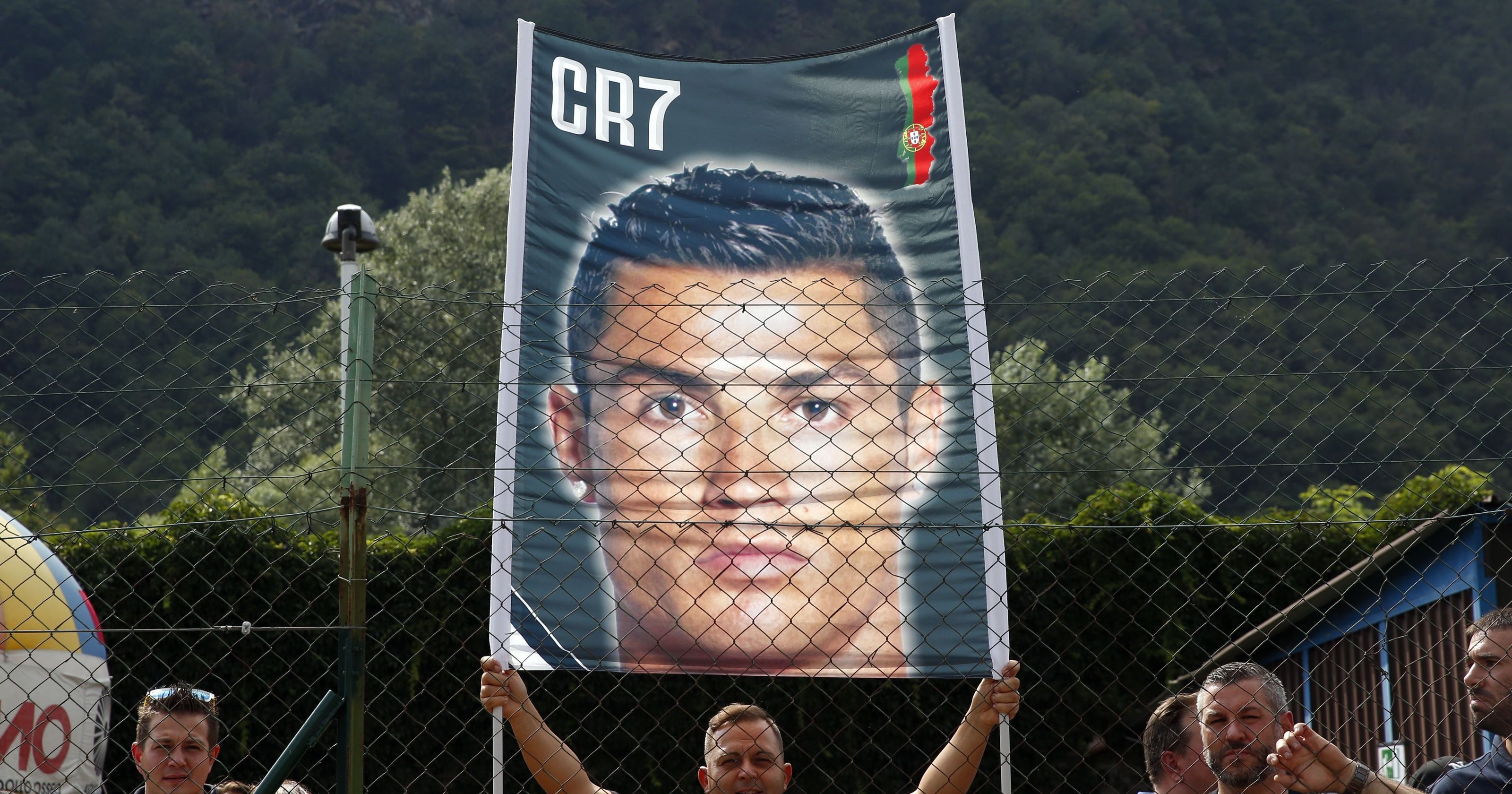 Thanh Verona, Maradona va Ronaldo cuu roi bong da Italy? hinh anh