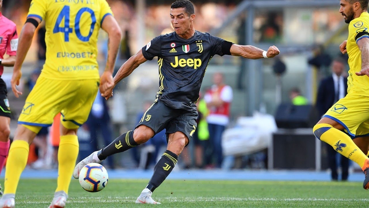 Khi Ronaldo bắt đầu cứu rỗi nền bóng đá Italy ảnh 1 Khi Ronaldo bat dau cuu roi nen bong da Italy anh 1