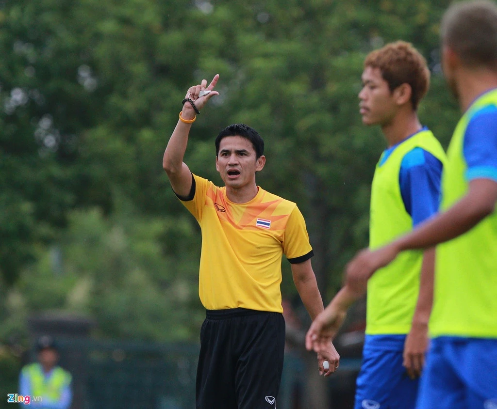 Olympic Thai Lan,  tuyen Thai Lan,  HLV Kiatisak anh 1