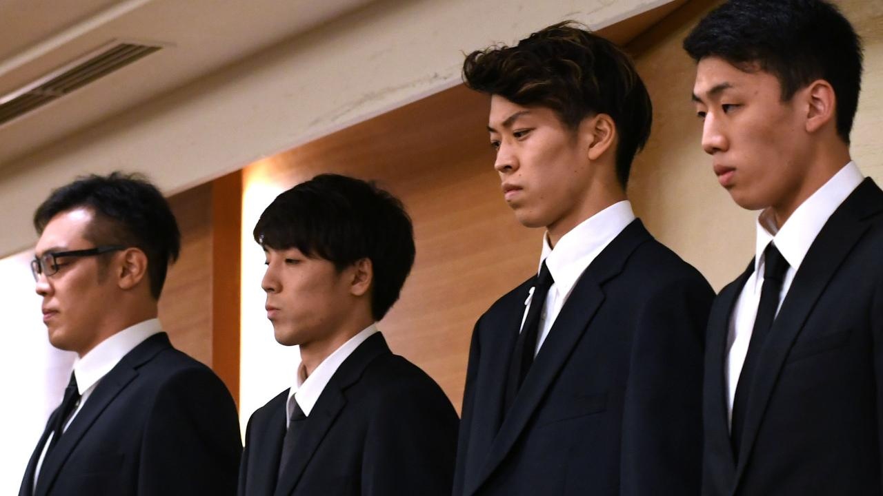 Mua dam o ASIAD, 4 cau thu bong ro Nhat nhan an phat nang hinh anh