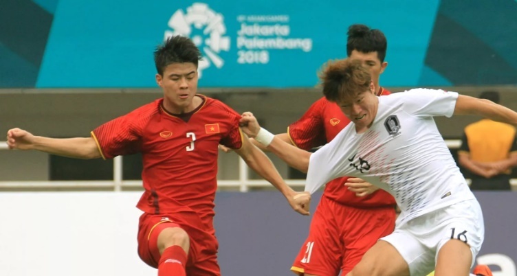 Bao chau A khen tinh than ngoan cuong cua Olympic Viet Nam hinh anh