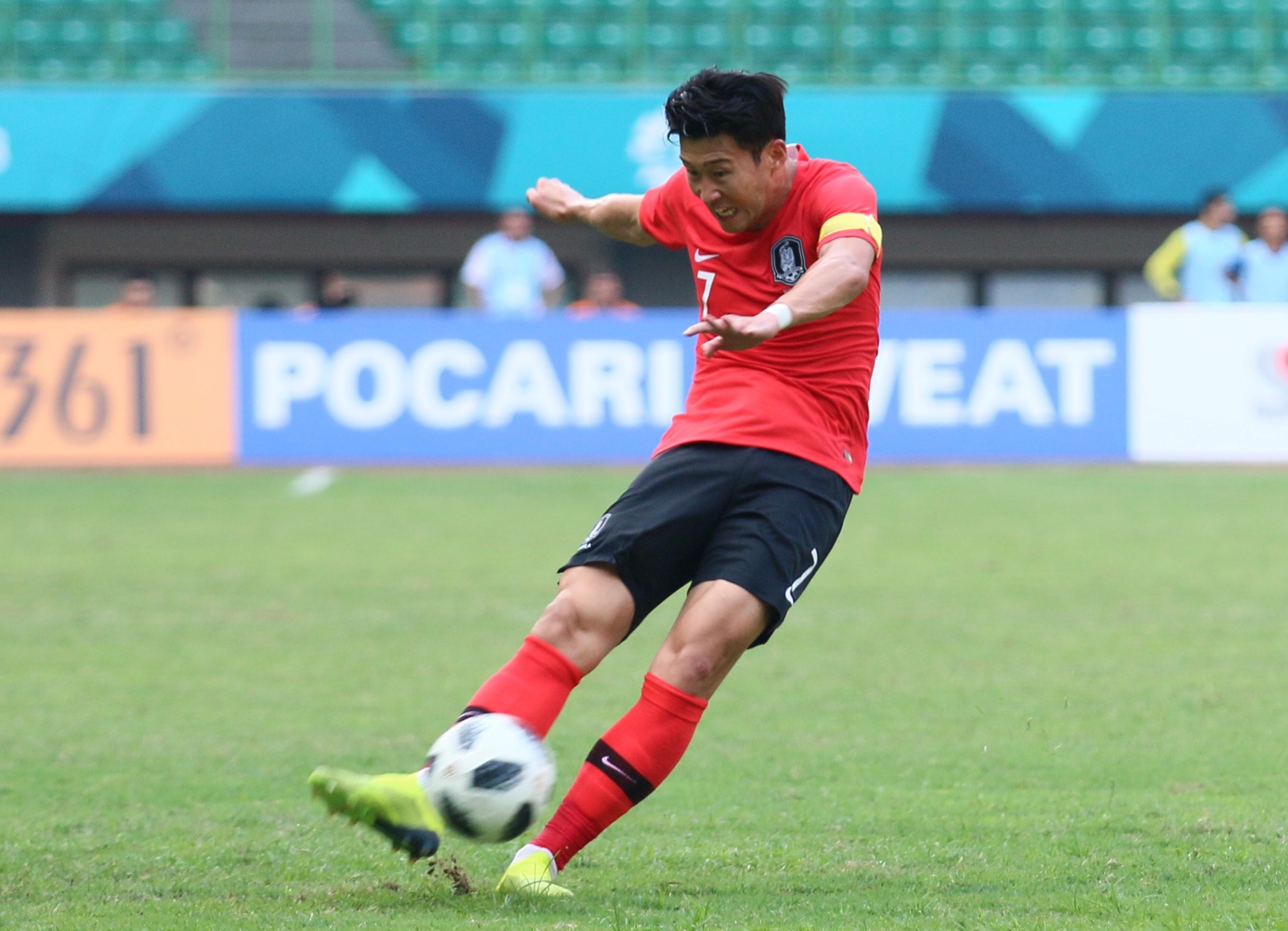 Son Heung-min san sang lam diem tua cho dong doi toa sang hinh anh