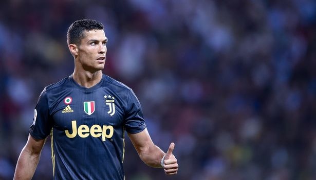 Juventus vs Sassuolo: ‘Dai phao’ Ronaldo thong nong? hinh anh
