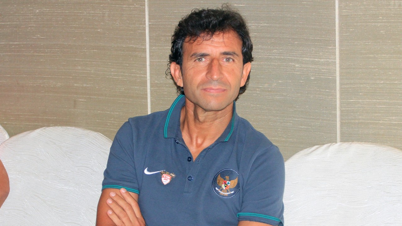 Indonesia dung truoc nguy co mat HLV 'xin' hinh anh