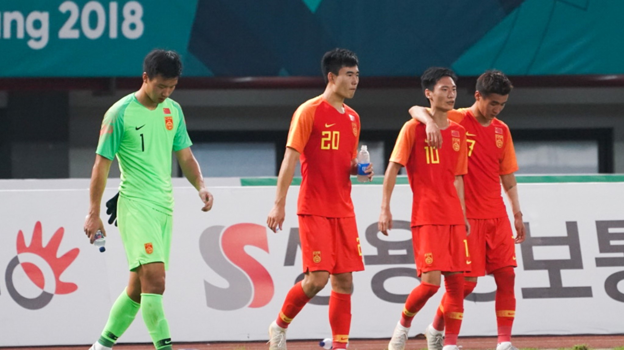 'Nguoi giau cung khoc' - nghich ly cua bong da Trung Quoc hinh anh