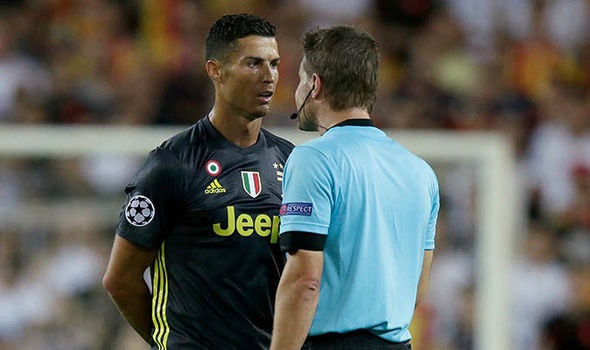 Sep Juventus xuong tan duong ham tim gap trong tai duoi Ronaldo hinh anh