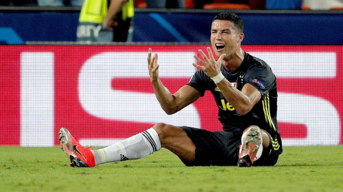Ronaldo bi the do, dang trach ma cung dang thong cam hinh anh