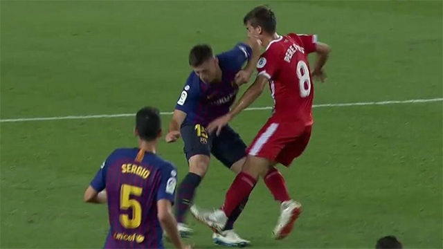 Messi cau nhau suot trong phong thay do vi trong tai duoi dong doi anh 1