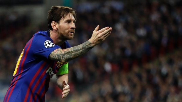 Barca thang lon: Messi choi sang giua tro xoay tua bat on hinh anh