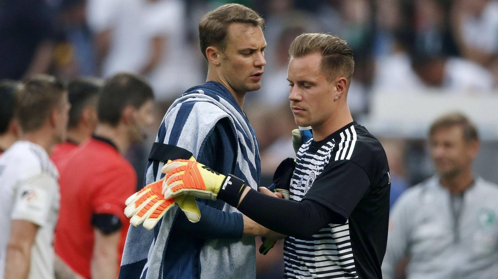Tuyen Duc sa sut: Toi luc Ter Stegen thay the Neuer hinh anh