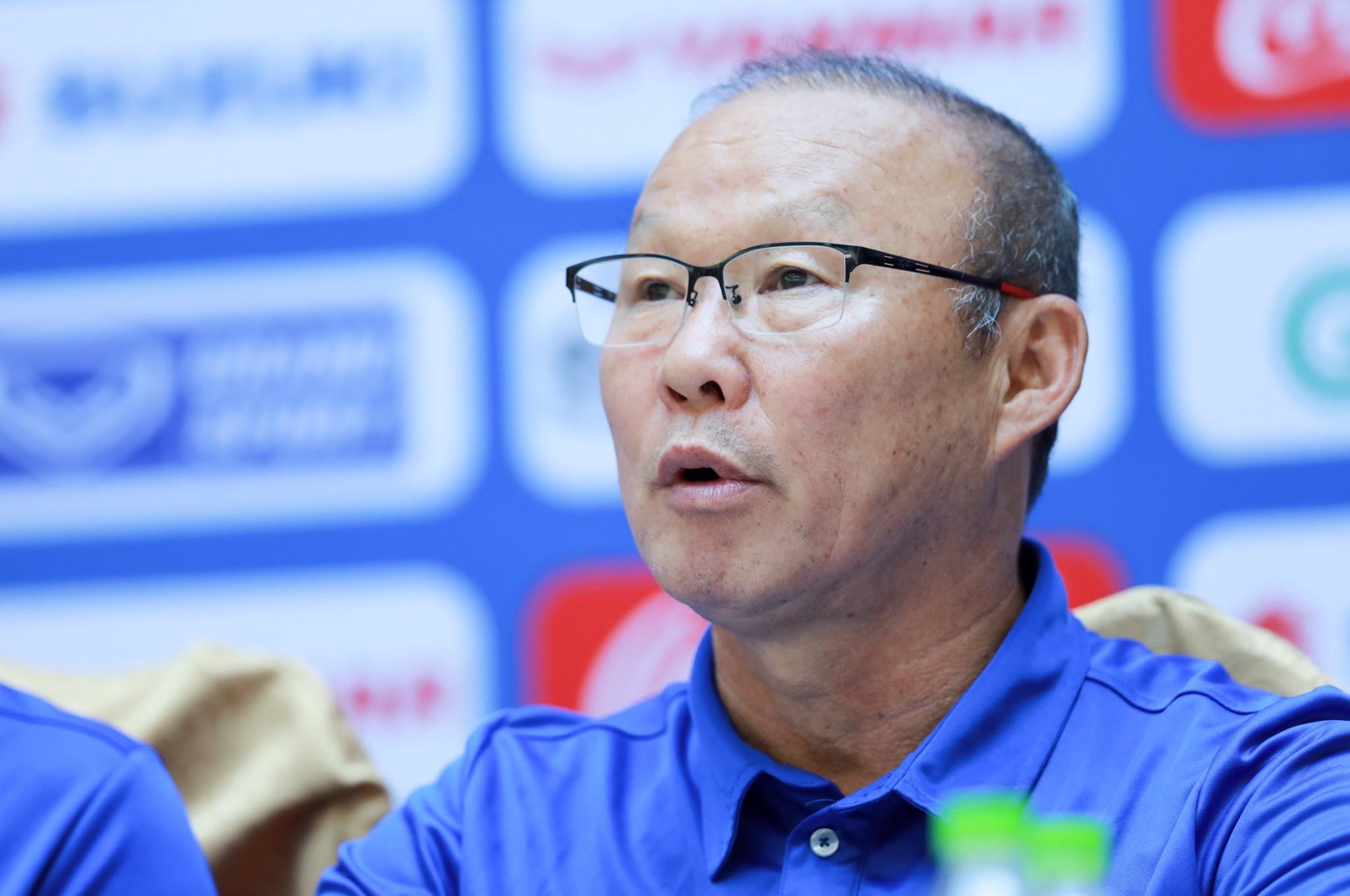 HLV Park Hang-seo thua nhan chiu nhieu ap luc truoc AFF Cup hinh anh