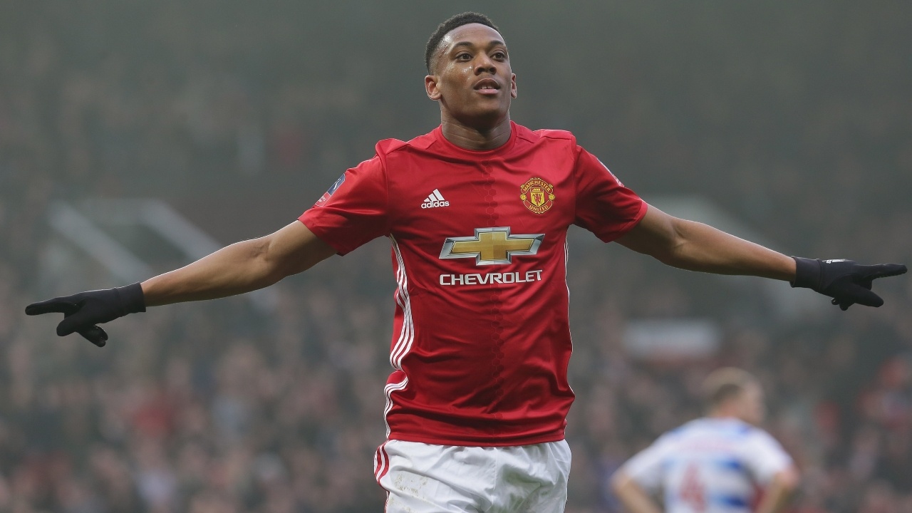 Anthony Martial truoc thoi co bao thu Juventus hinh anh