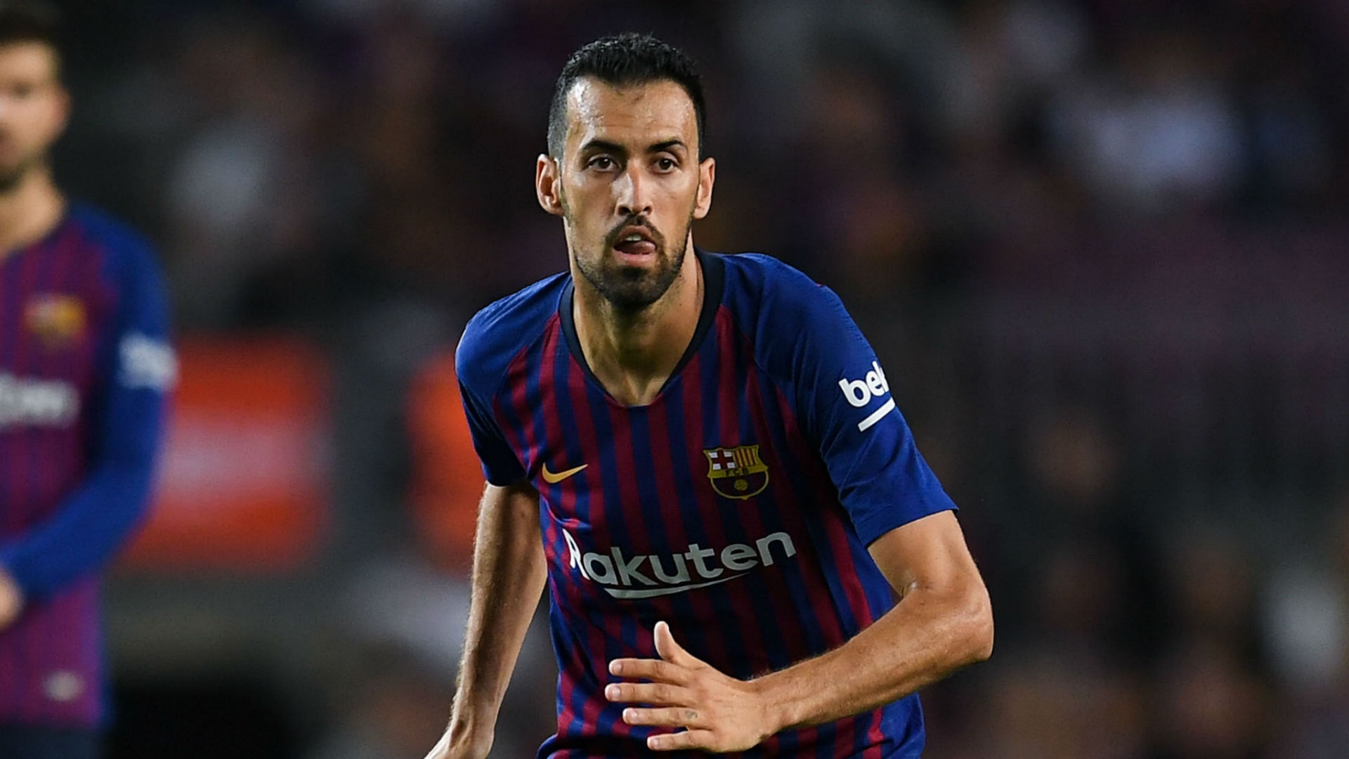 Barca vs Real: Cho Busquets va cu 'xoay compa' thien tai hinh anh