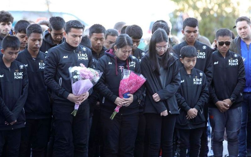 Kiatisak thuong tiec chu tich Leicester truoc san King Power hinh anh
