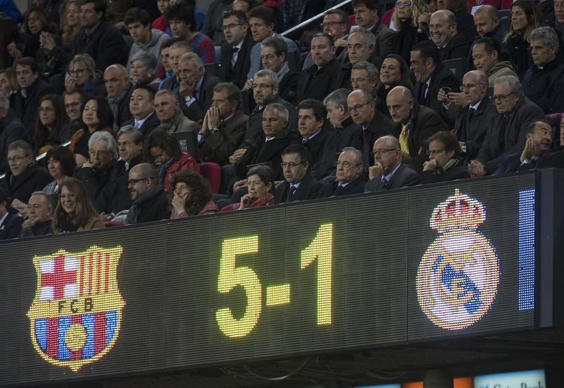 Real thua tham Barca: Dem Halloween kinh hoang duoc thay truoc hinh anh