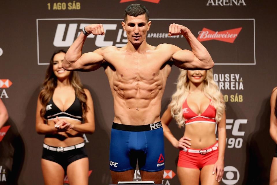 Ve si cua Neymar bi danh knock-out o UFC hinh anh