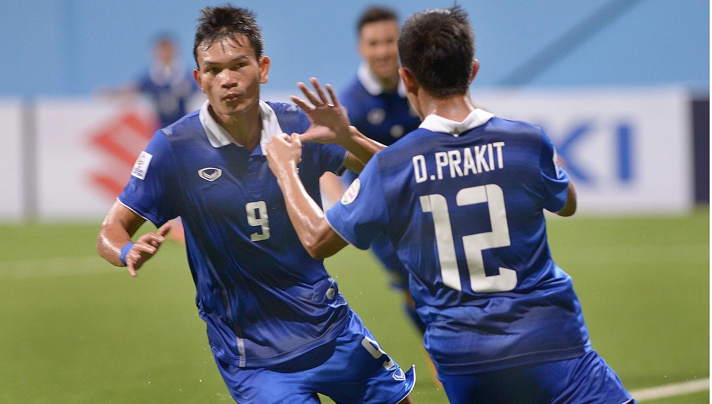 Doi tuyen Thai Lan dua hang cong moi ghi 8 ban du AFF Cup hinh anh