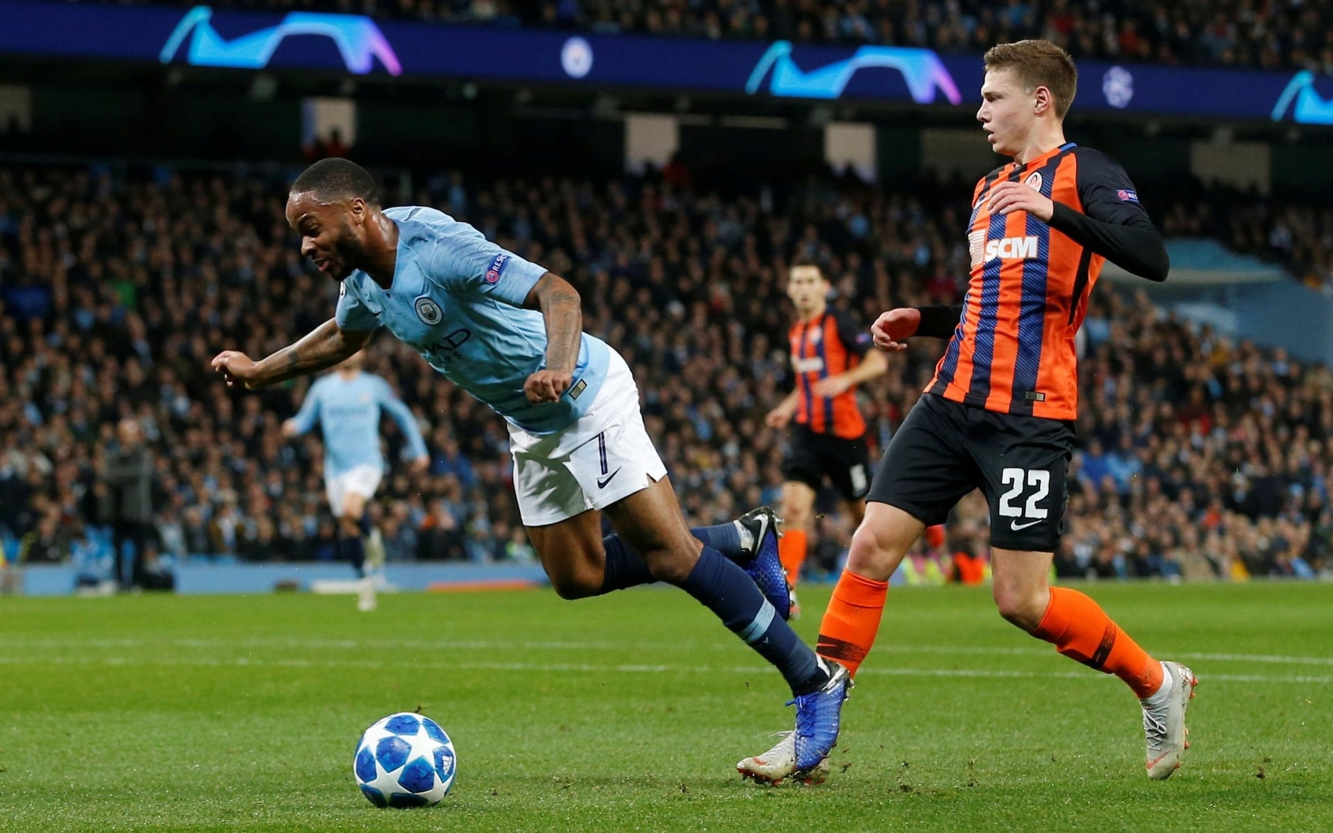 Man City 6-0 Shakhtar Donetsk: Sterling tu nga cung co phat den hinh anh