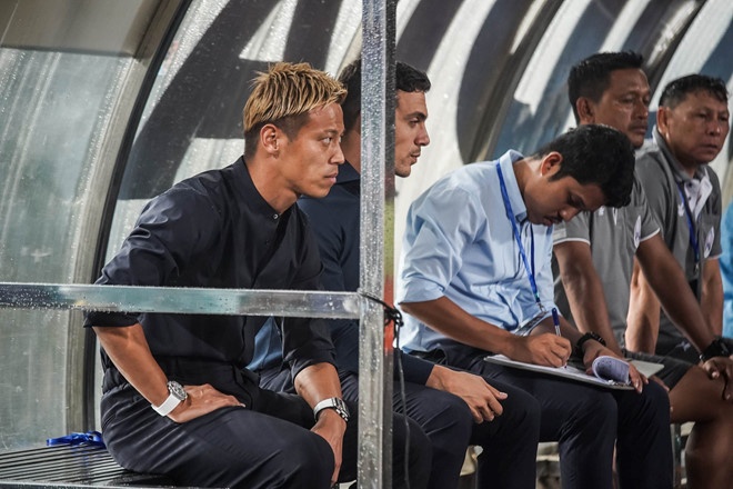 Danh thu Keisuke Honda tro lai cuu nguy cho tuyen Campuchia hinh anh