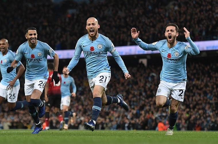 O Manchester bay gio, MU chi biet nguoc nhin Man City hinh anh